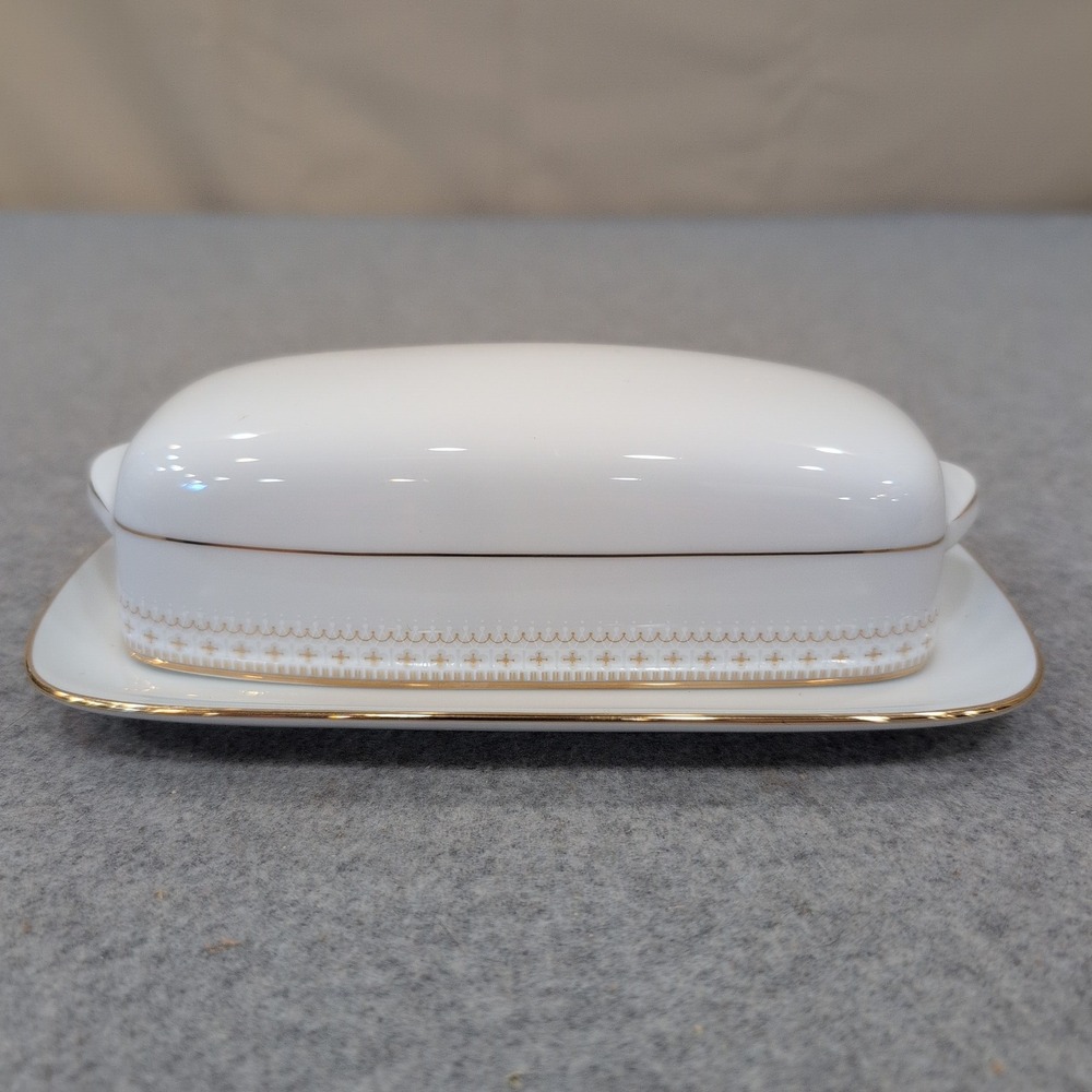 Noritake White Porcelain Butter Dish with Lid Gold Trim Made in Japan NA310 - Picture 1 of 4